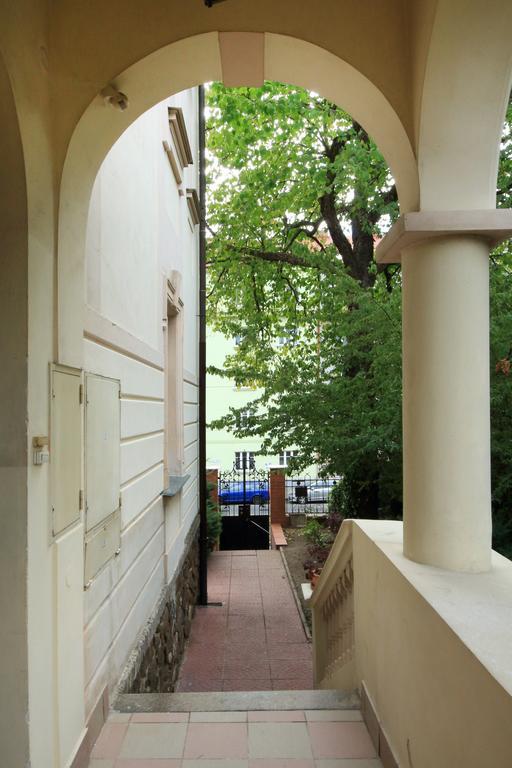 Historic Villa Apartments Prag Rum bild