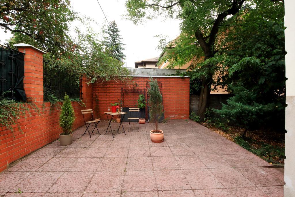 Historic Villa Apartments Prag Rum bild