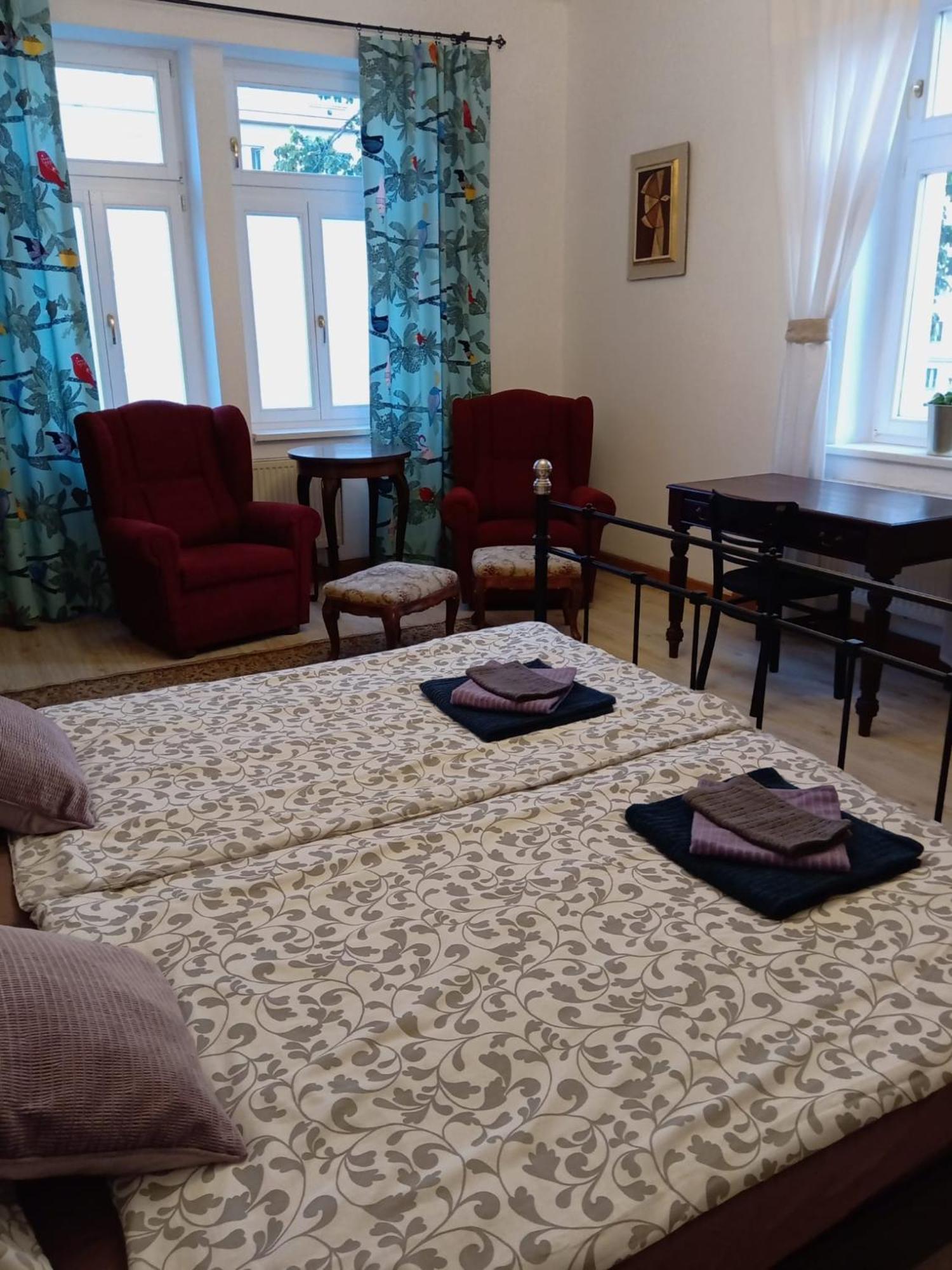 Historic Villa Apartments Prag Exteriör bild