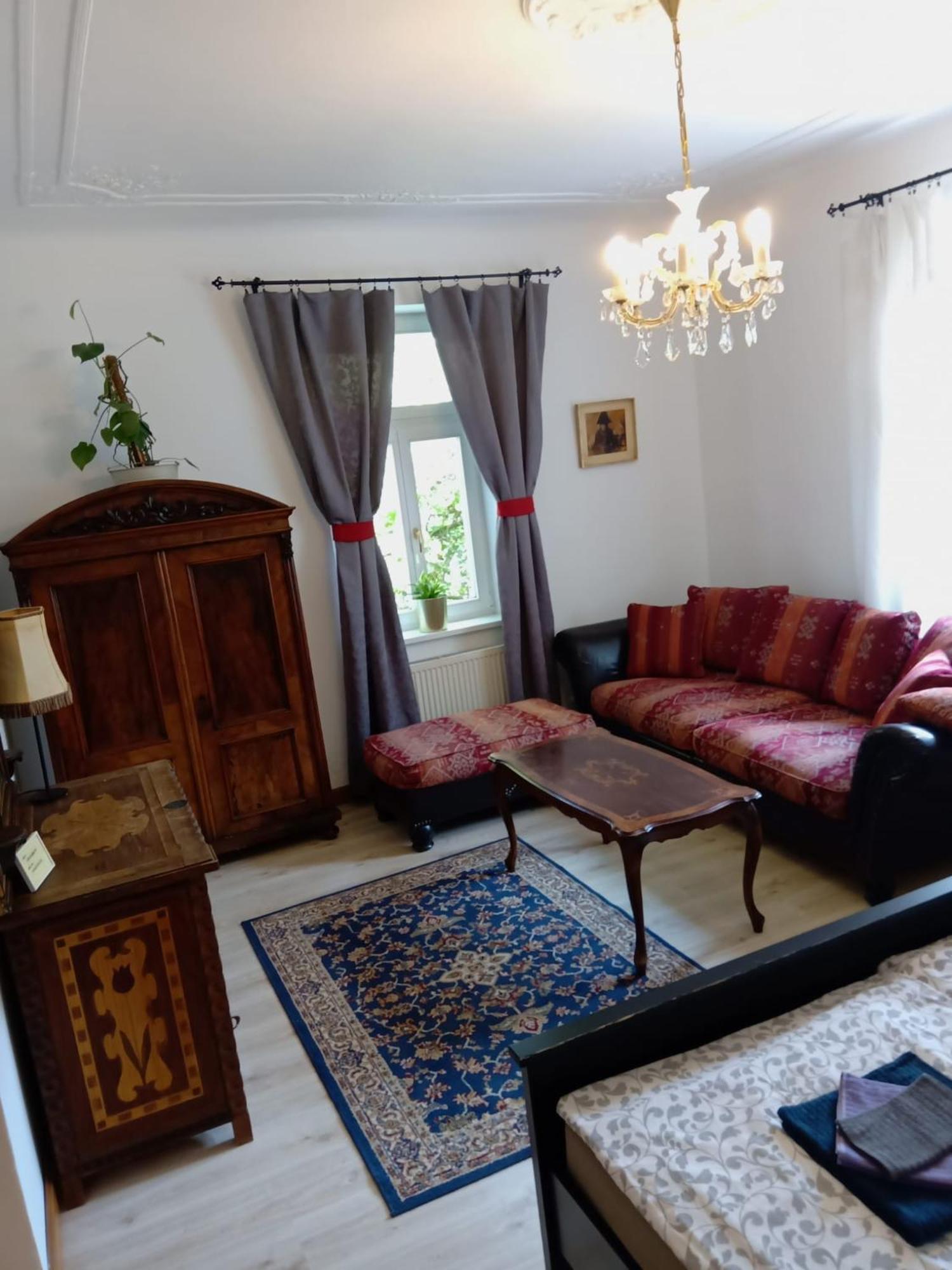 Historic Villa Apartments Prag Exteriör bild